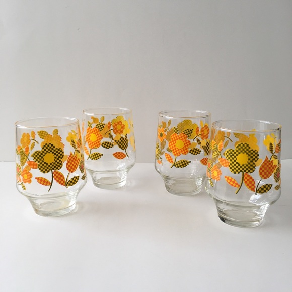 60s Flower Power Daisy Orange Green Glassware Cups Set of four